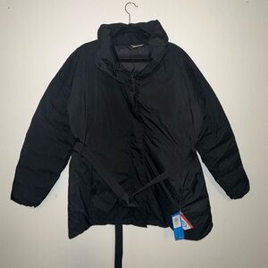 Columbia Women's Winter Black Puffer Jacket in 2XL with belt accent
